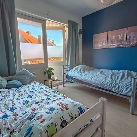 Sunny Family House